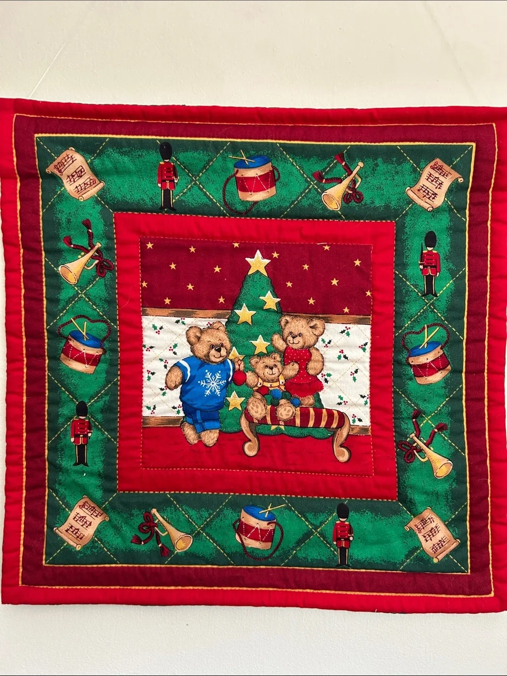 Holiday Teddy Bear Wall Hanging Quilt - Red & Green